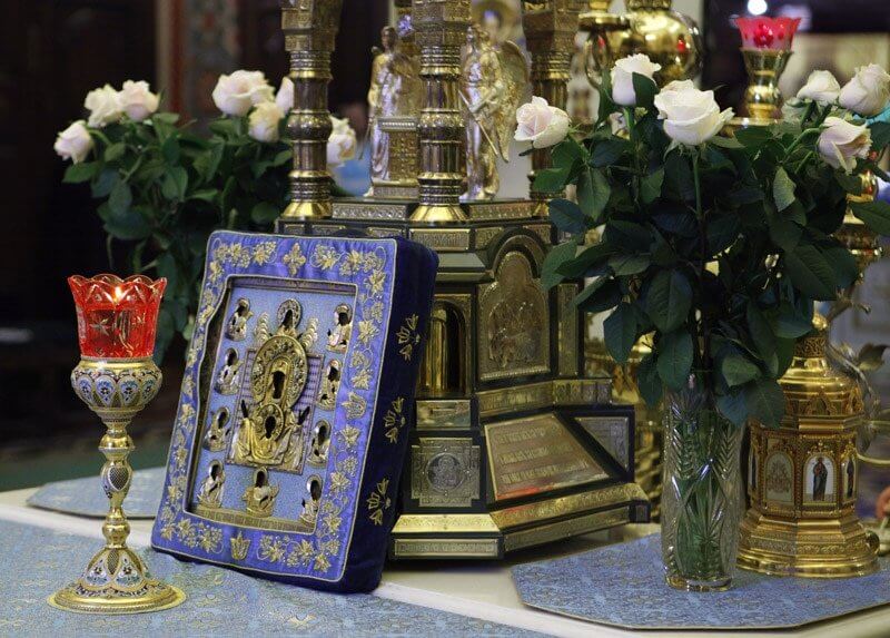 Лампада перед Курской Коренной иконой Пресвятой Богородицы